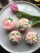 Load image into Gallery viewer, Piped Flower Cupcakes