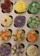 Load image into Gallery viewer, Piped Flower Cupcakes