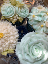 Load image into Gallery viewer, Piped Flower Cupcakes