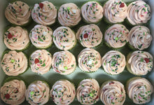 Load image into Gallery viewer, Strawberry Cupcakes