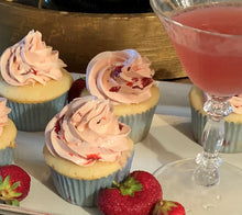 Load image into Gallery viewer, Strawberry Cupcakes